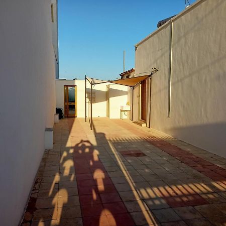 Casa Vacanze da Lui' Torre Lapillo Esterno foto