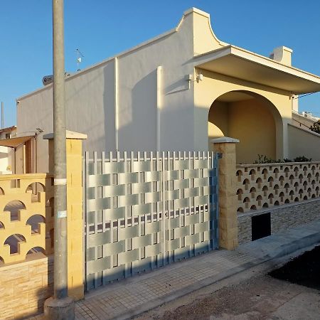Casa Vacanze da Lui' Torre Lapillo Esterno foto