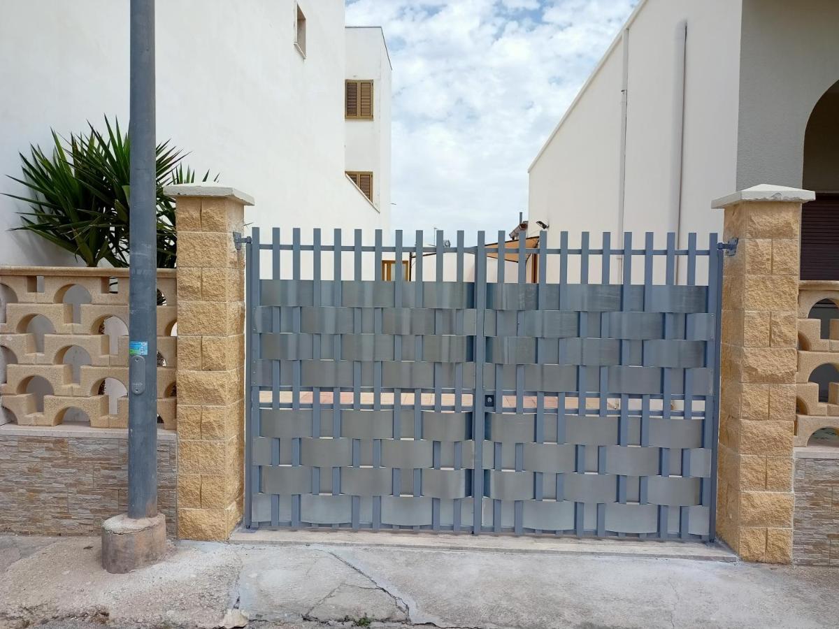 Casa Vacanze da Lui' Torre Lapillo Esterno foto