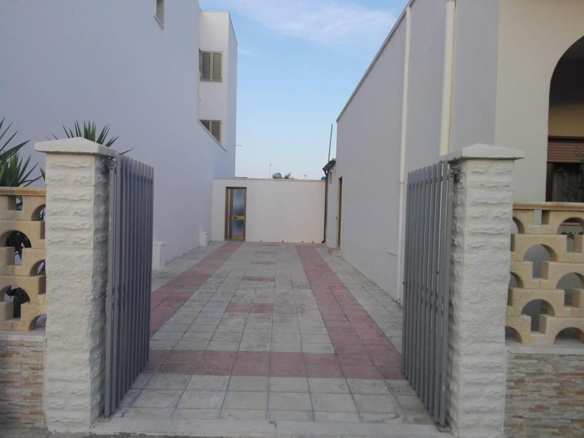 Casa Vacanze da Lui' Torre Lapillo Esterno foto