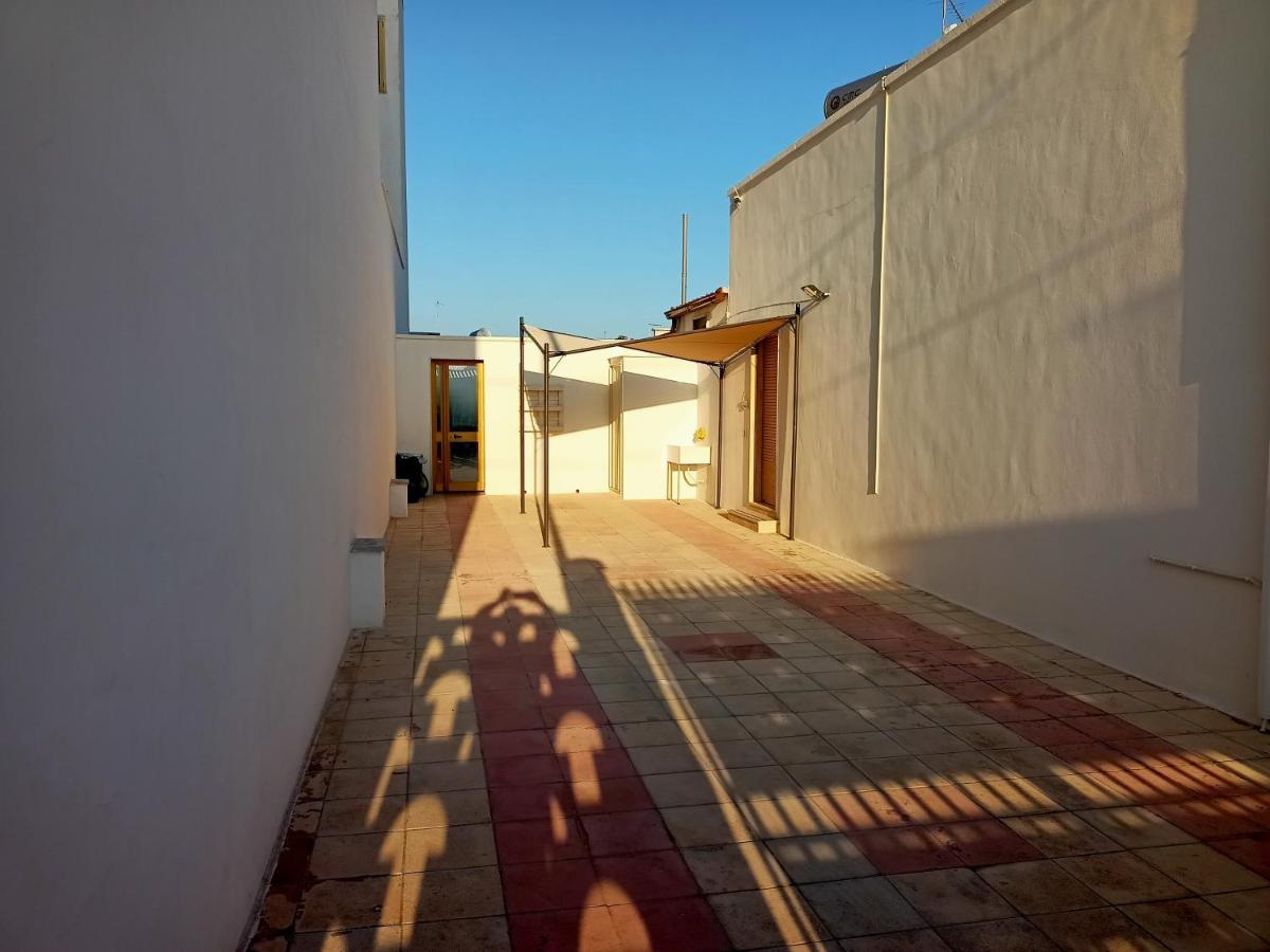Casa Vacanze da Lui' Torre Lapillo Esterno foto